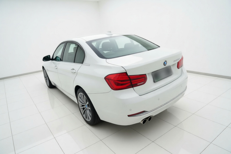 BMW 3 Series 2019 #5 BMW 3 Series 2019 car image #5