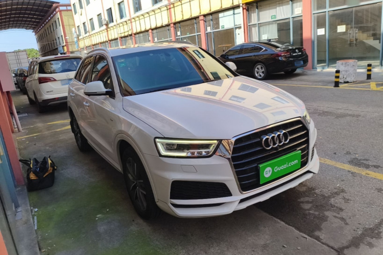 Audi Q3 2019 car image #4