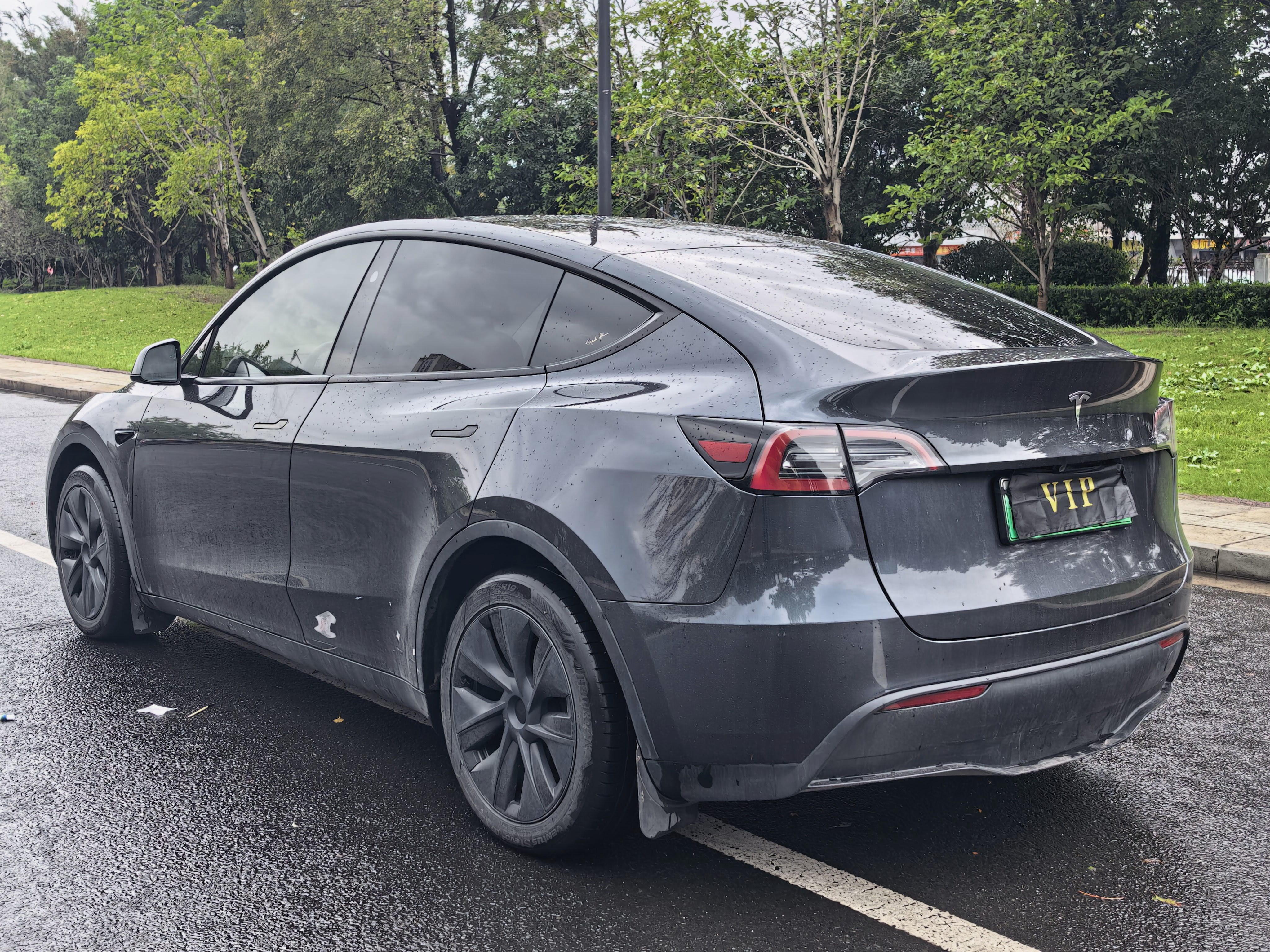 Tesla Model Y 2024 car image #11