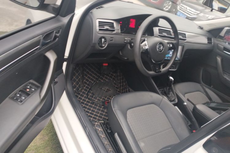 Volkswagen Santana 2019 صورة سيارة #16