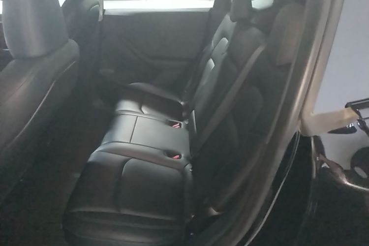 Tesla Model Y 2022 car image #17