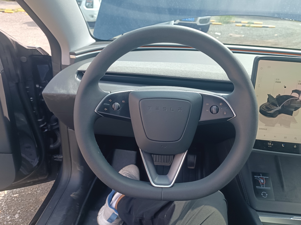 Tesla Model 3 2024 car image #3