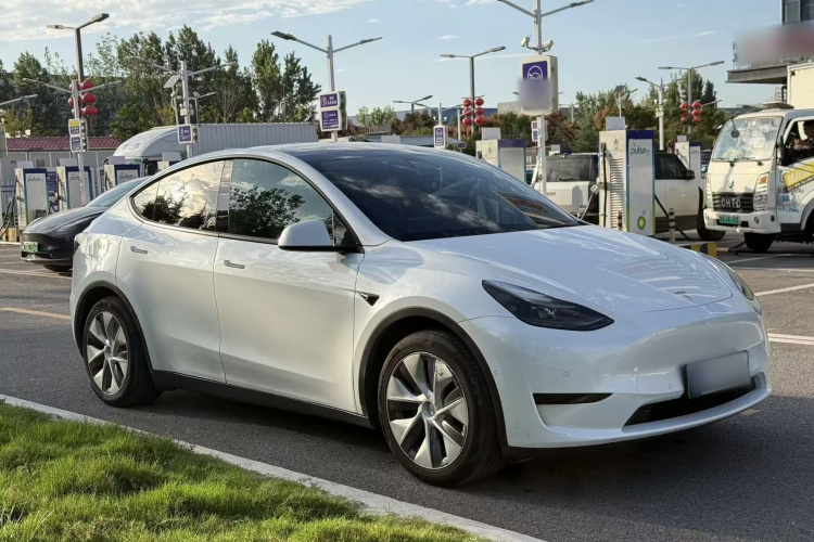 Tesla Model Y 2022 #4 Tesla Model Y 2022 car image #4