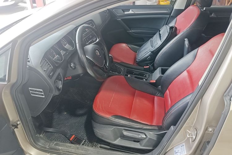 Volkswagen Golf 2017 car image #15