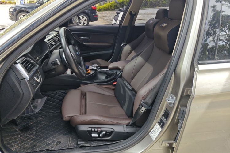 BMW 3 Series 2018 car image #19