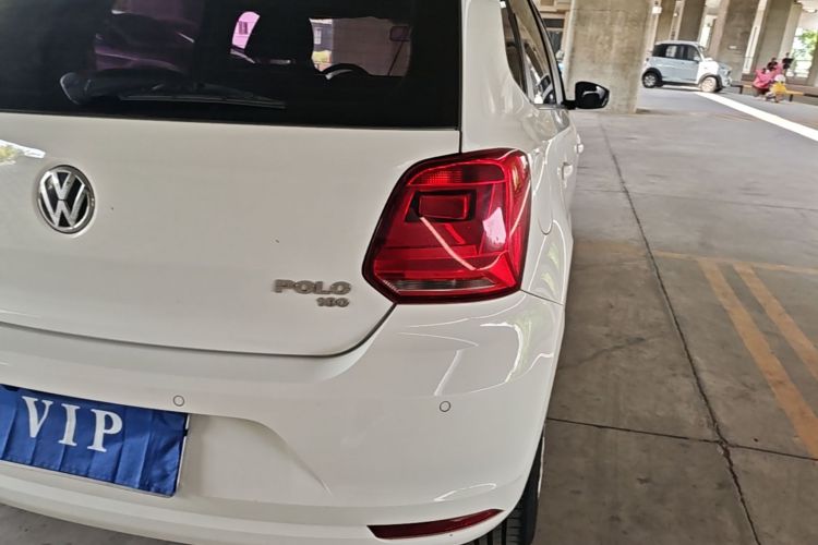 Volkswagen Polo 2016 car image #8