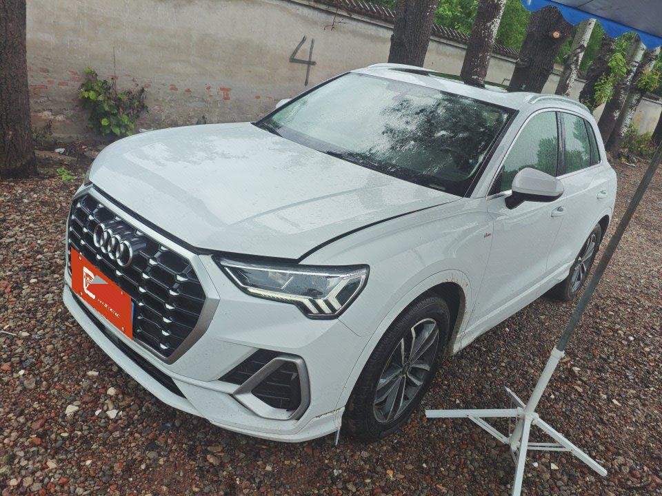 Audi Q3 2022 car image 