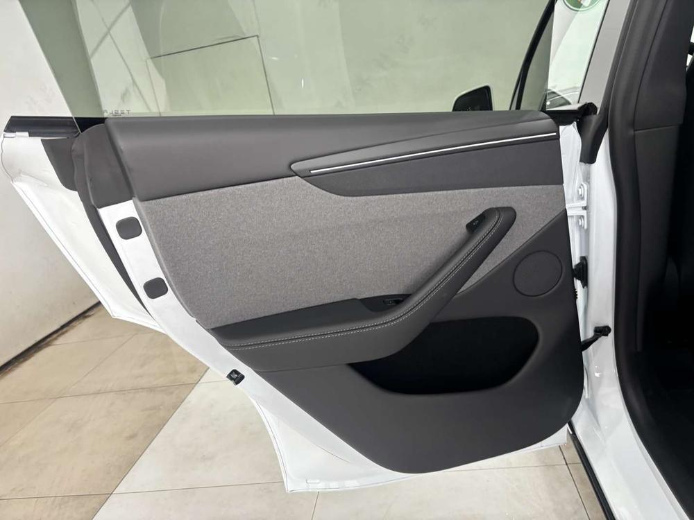 Tesla Model Y 2026 #11 Tesla Model Y 2026 immagine di auto #11
