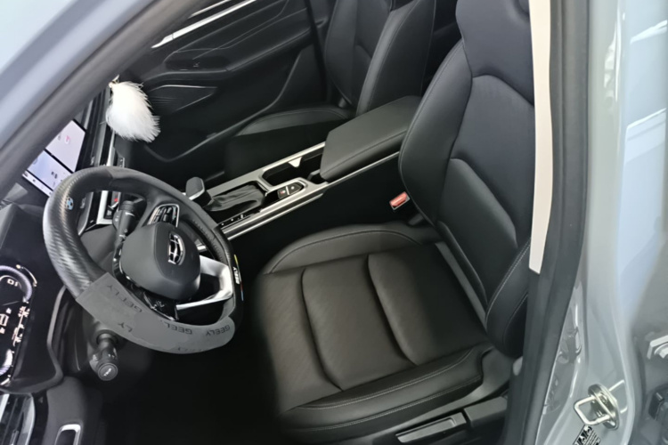 GEELY Emgrand 2023 #15 GEELY Emgrand 2023 car image #15