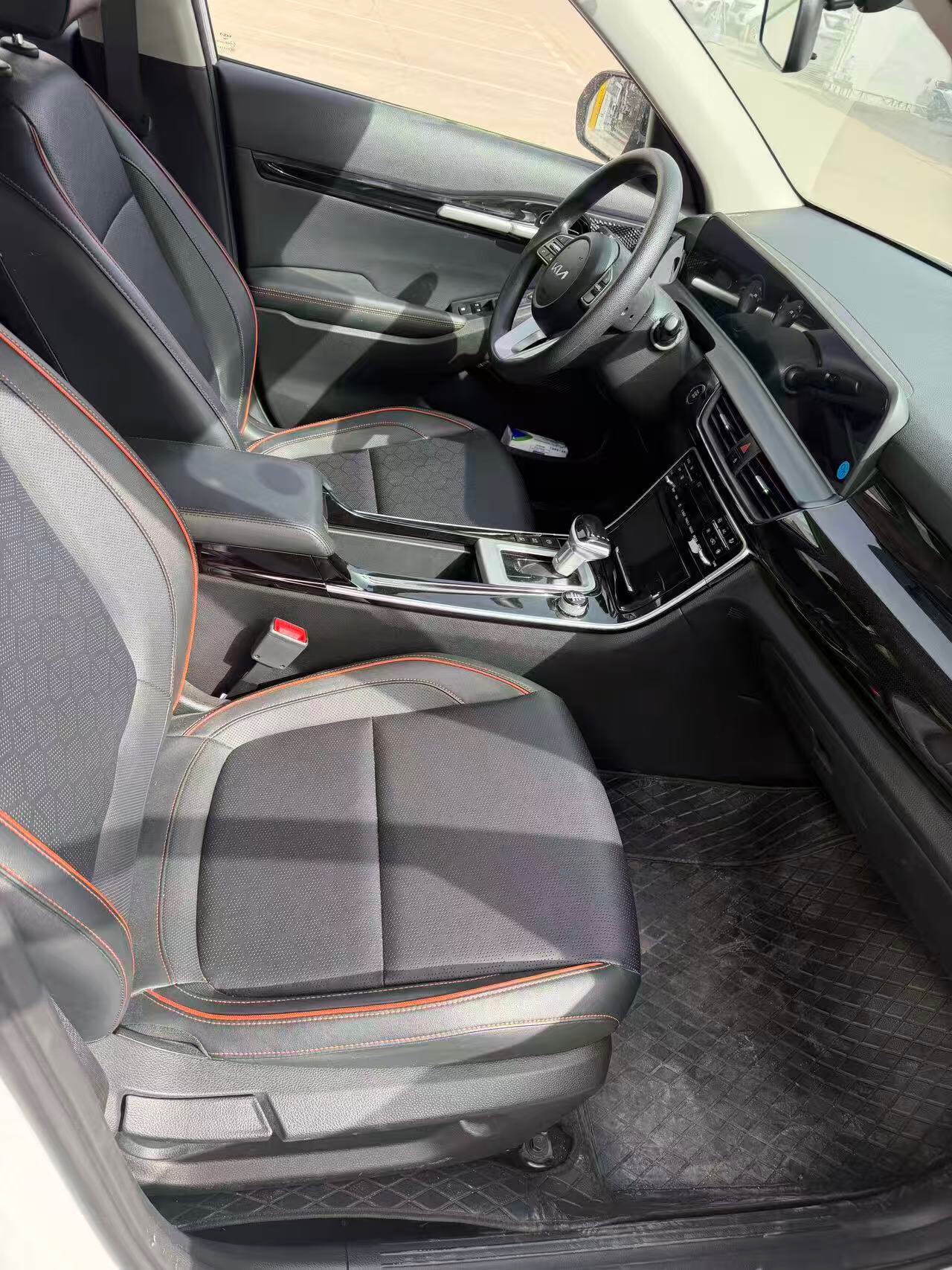 Kia Seltos 2025 immagine di auto #8