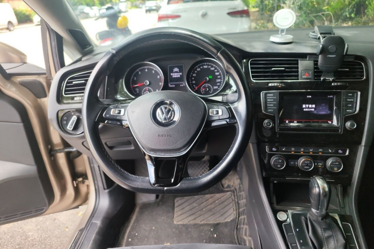 Volkswagen Golf 2015 car image #11