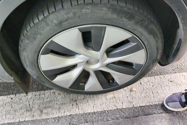 Tesla Model Y 2022 car image #9