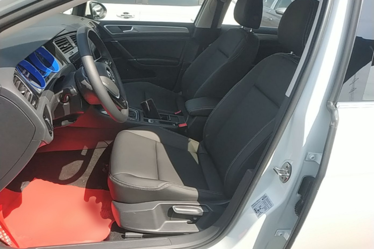 Volkswagen Golf 2020 car image #15