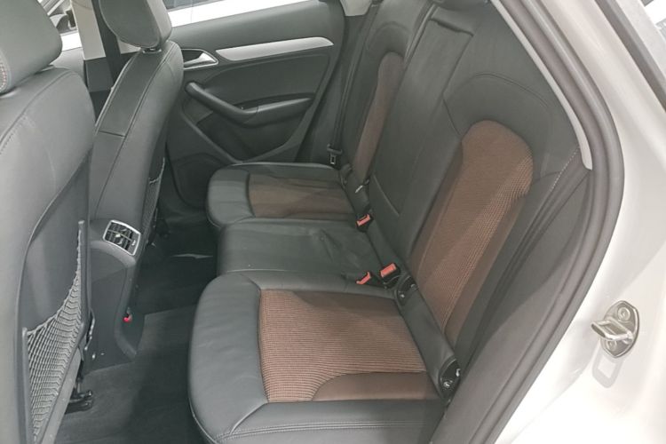 Audi Q3 2017 car image #17