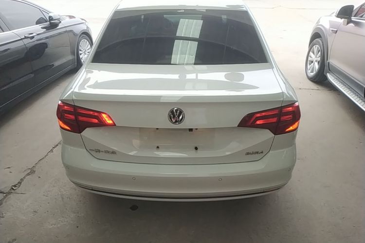 Volkswagen Bora 2016 car image #6