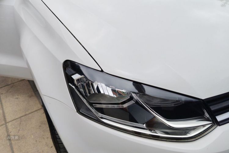 Volkswagen Polo 2015 car image #8