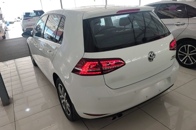 Volkswagen Golf 2017 car image #5