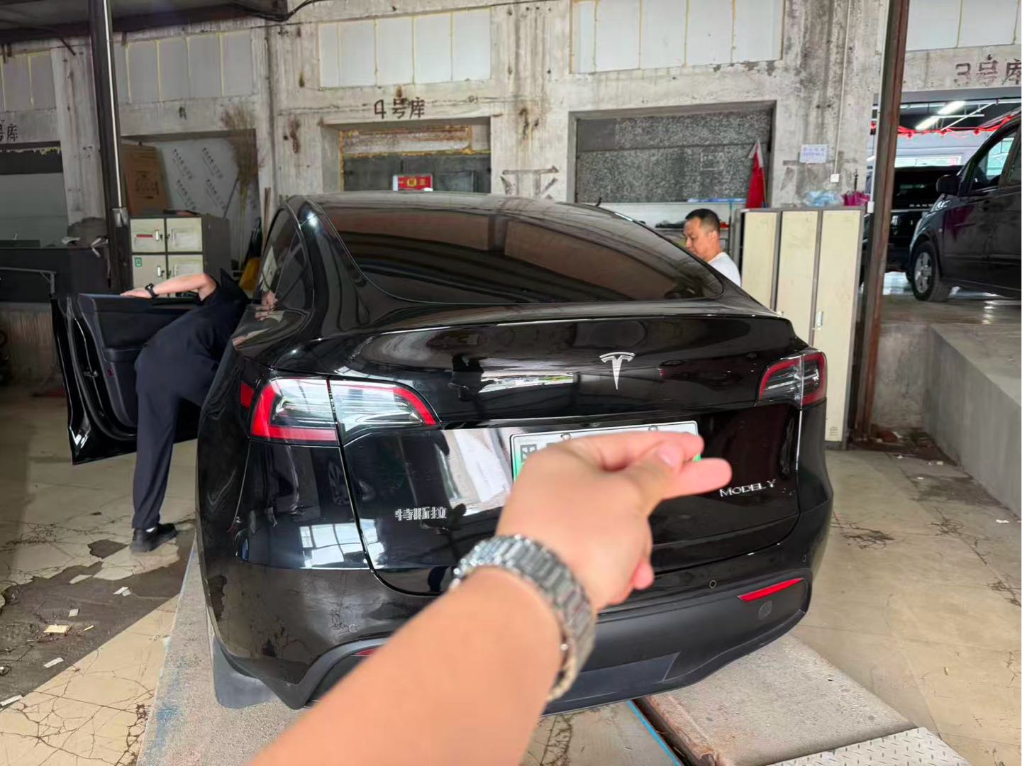 Tesla Model Y 2023 #6 Tesla Model Y 2023 car image #6