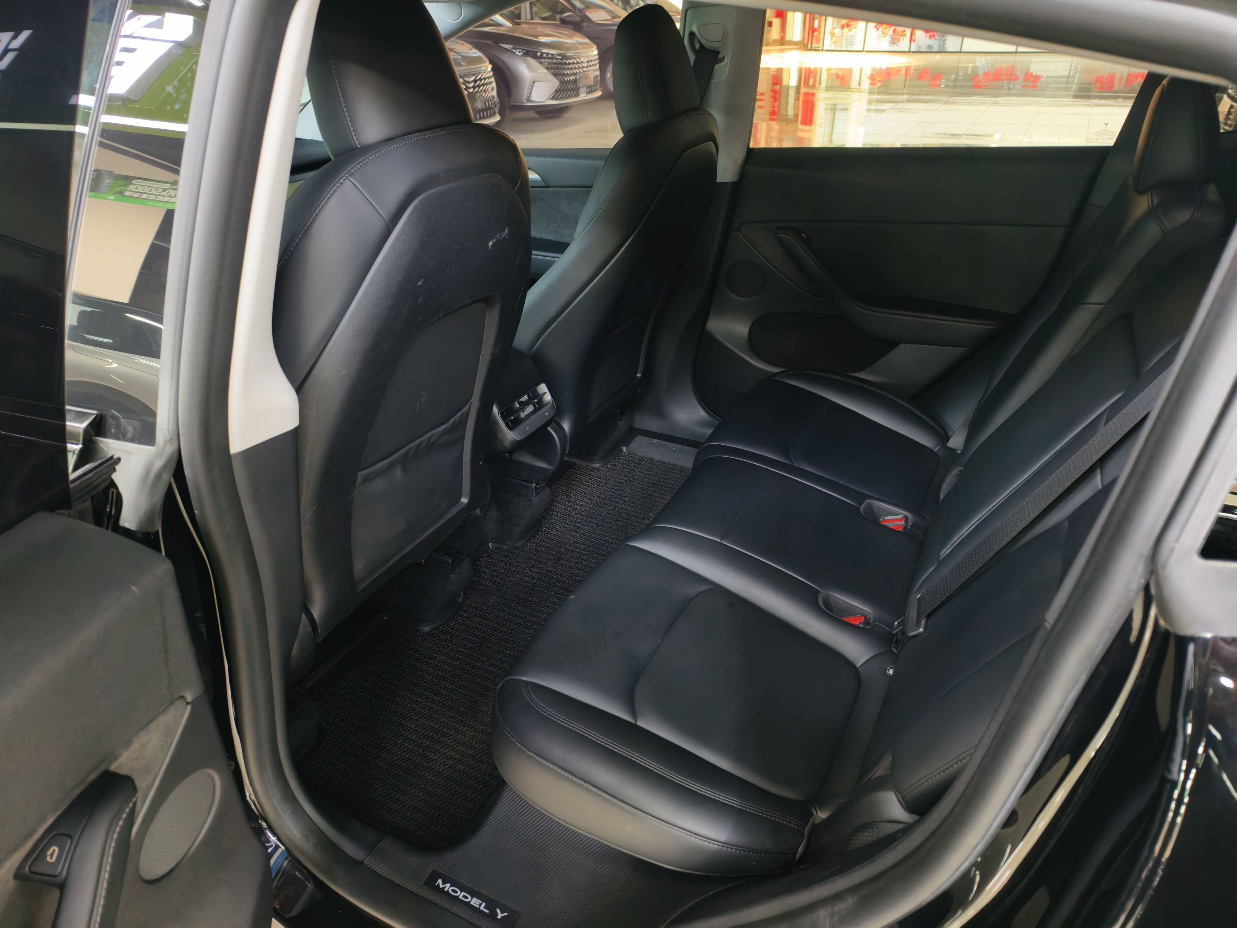 Tesla Model Y 2023 car image #5