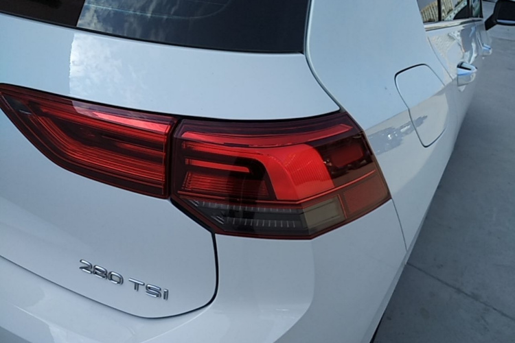 Volkswagen Golf 2022 car image #8