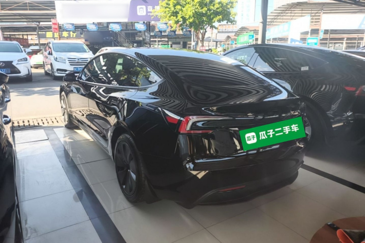 Tesla Model 3 2026 car image #5