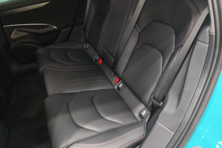 MI SU7 2025 imagen de coche #17