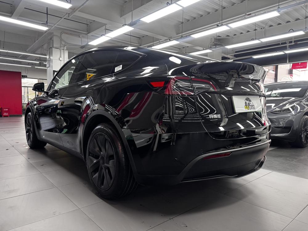 Tesla Model Y 2023 #3 Tesla Model Y 2023 car image #3