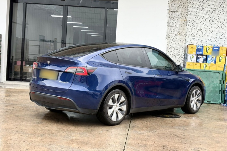 Tesla Model Y 2023 car image #6