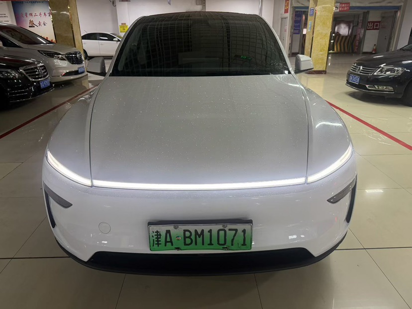 Tesla Model Y 2025 #2 Tesla Model Y 2025 car image #2