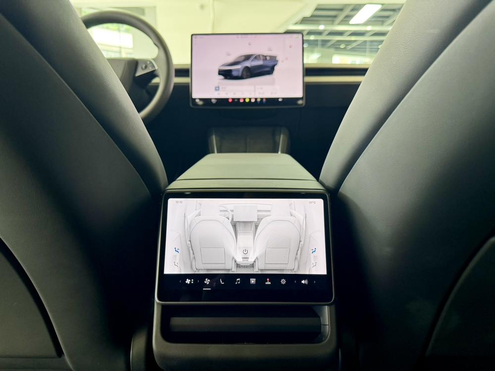 Tesla Model Y 2025 #8 Tesla Model Y 2025 car image #8