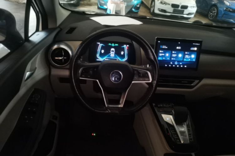 BYD Yuan Pro 2023 immagine di auto #11