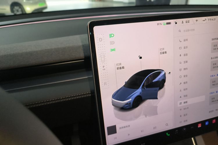 Tesla Model Y 2025 #14 Tesla Model Y 2025 car image #14