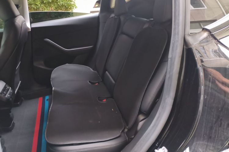 Tesla Model Y 2023 car image #13