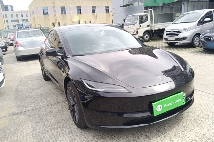 Tesla Model 3 2025 car image #4