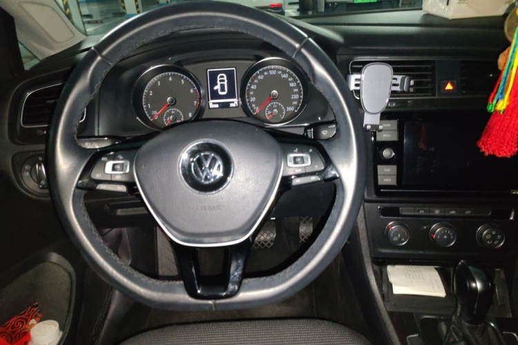 Volkswagen Golf 2019 car image #15