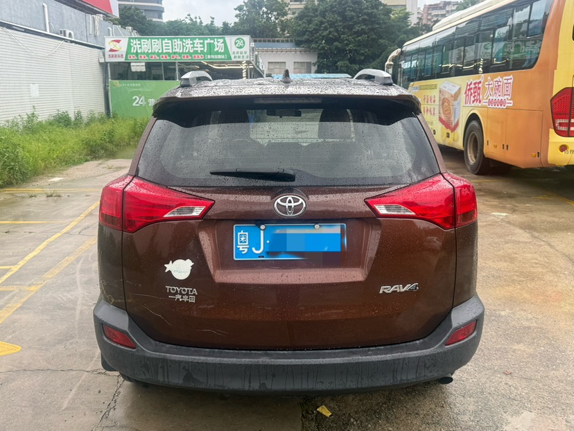 Toyota RAV4 2015 car image #2