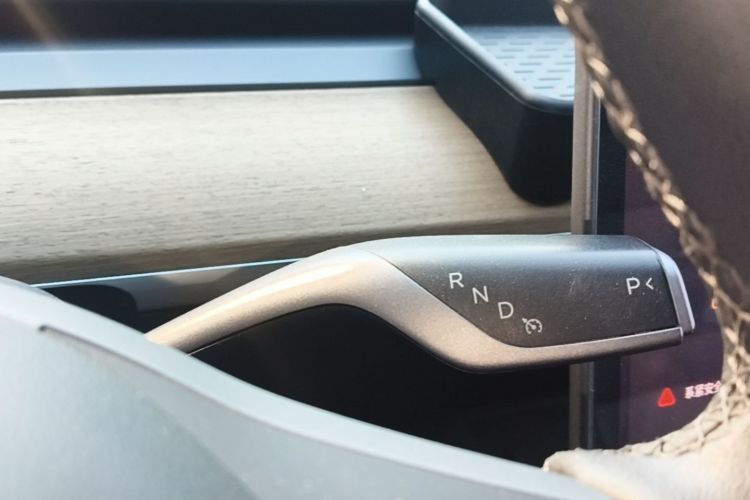 Tesla Model Y 2023 immagine di auto #14