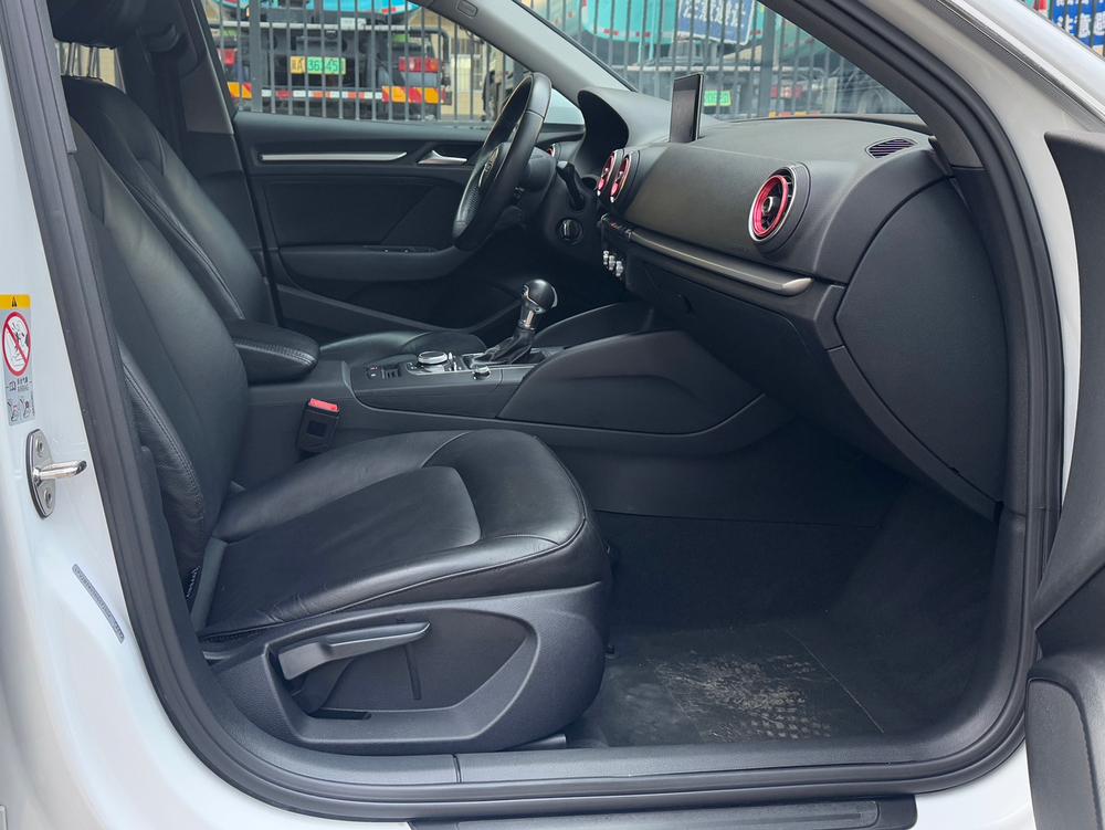 Audi A3 2018 car image #13