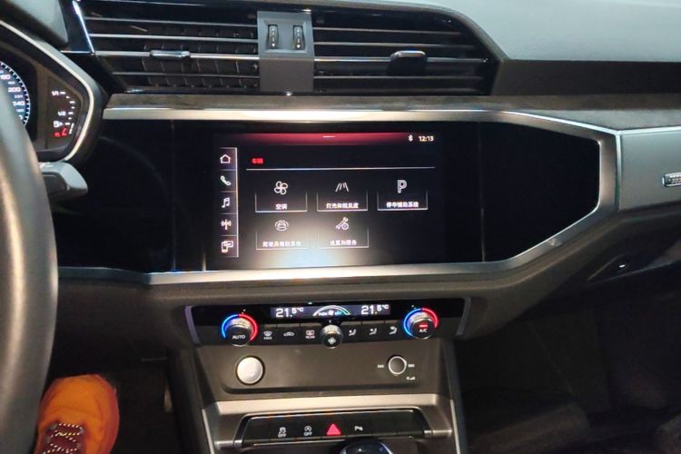 Audi Q3 2020 car image #13