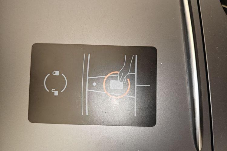 Tesla Model 3 2021 car image #9