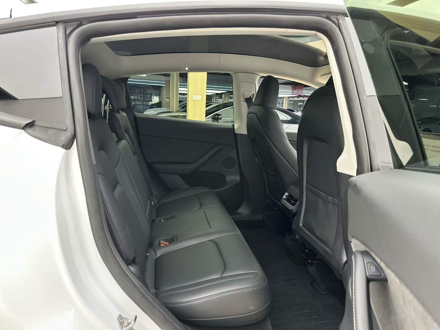 Tesla Model Y 2022 car image #8