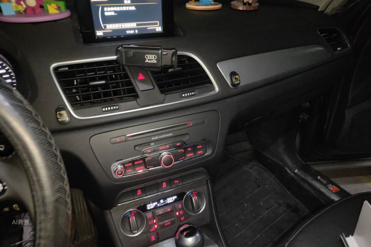Audi Q3 2017 car image #15