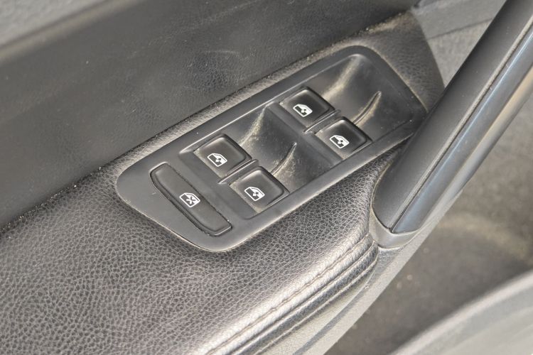 Volkswagen Golf 2016 car image #26