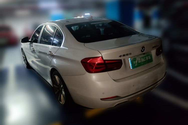 BMW 3 Series 2018 #5 BMW 3 Series 2018 car image #5