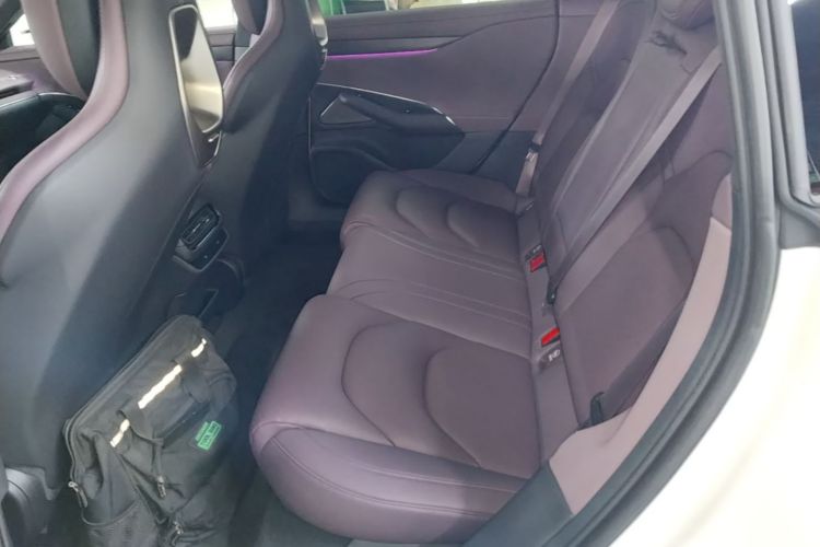MI SU7 2025 immagine di auto #17