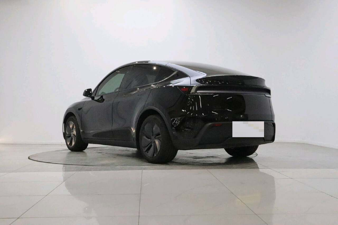 Tesla Model Y 2026 #7 Tesla Model Y 2026 car image #7