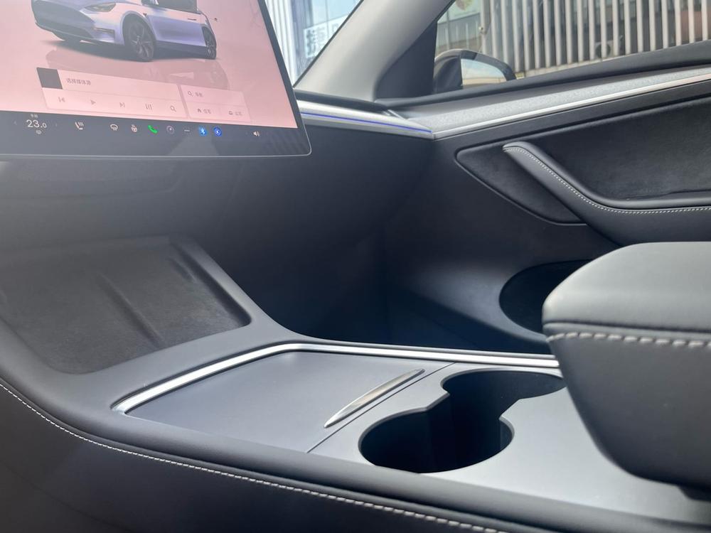 Tesla Model Y 2024 #9 Tesla Model Y 2024 car image #9