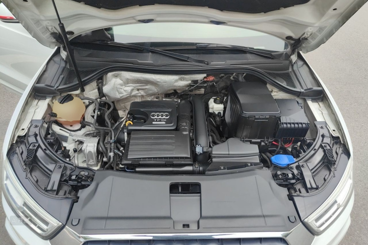 Audi Q3 2016 car image #22