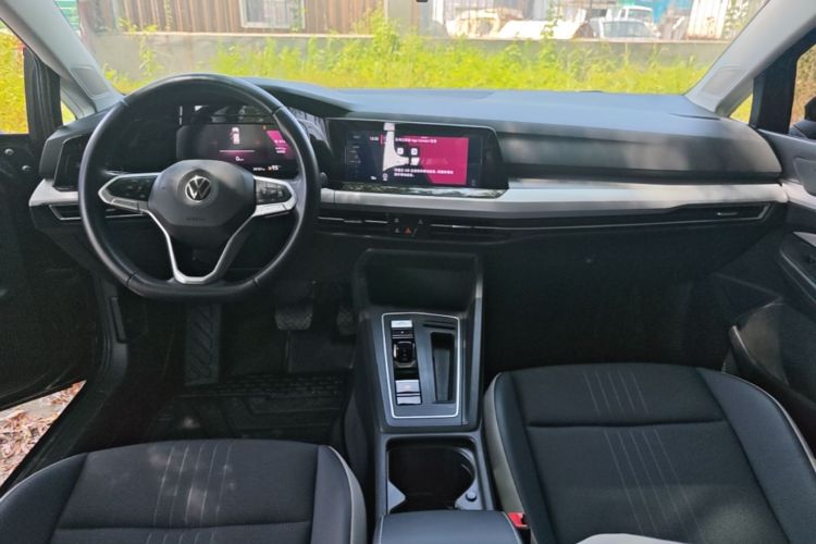 Volkswagen Golf 2021 car image #10