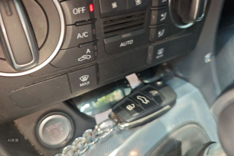 Audi Q3 2018 car image #10